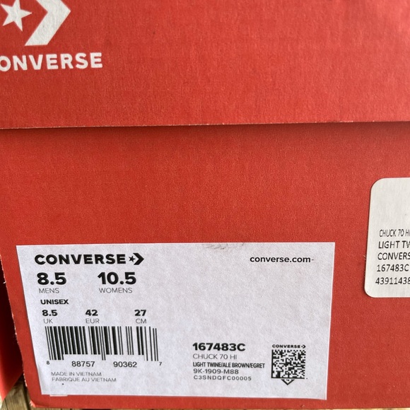 High-Top Chuck Taylor’s All Star - Picture 9 of 9